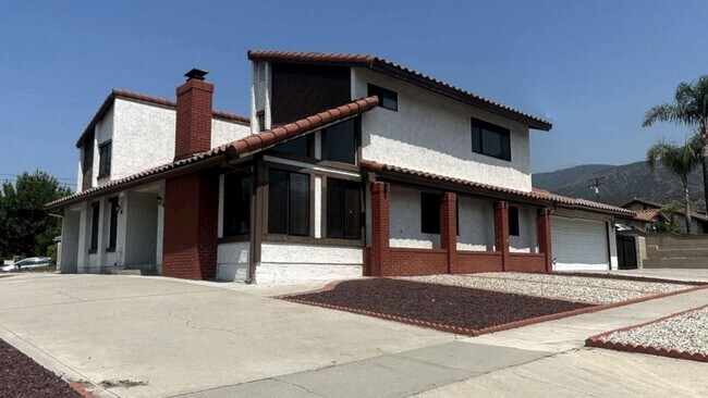 Photo - Custom Built 5 Bedroom 3 Bathroom Home in ...