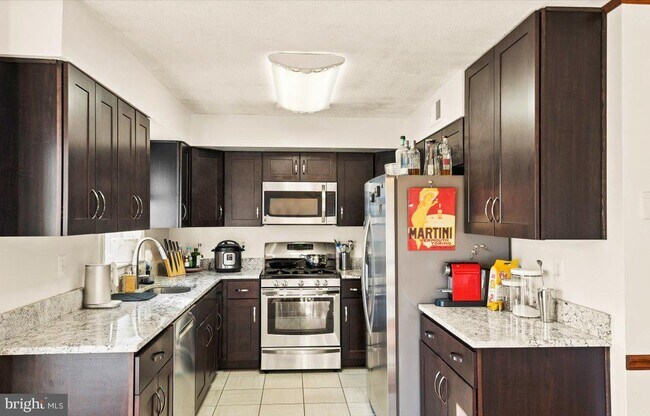 Building Photo - 14700 Bentley Square
