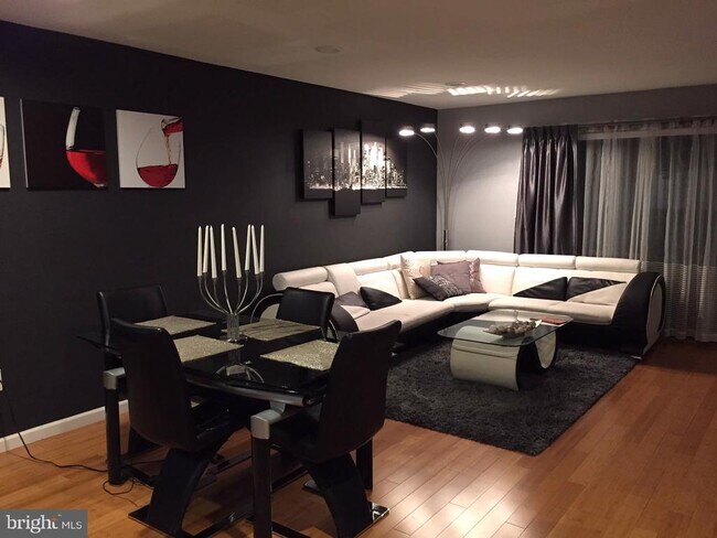 Foto del edificio - 10 Breckenridge Pl