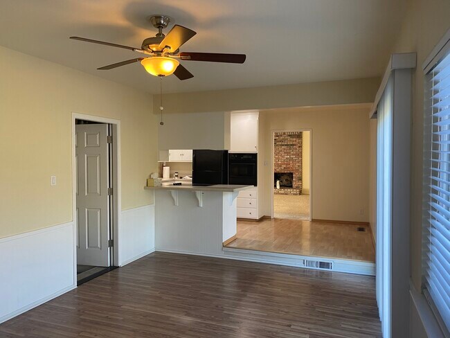 Foto del edificio - 2939 Miles Dr