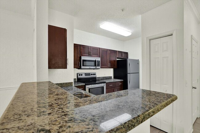 Building Photo - 18001 Richmond Pl Dr