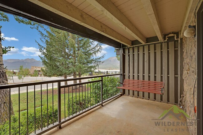 Building Photo - Lake Cliffe Condo -2 Bedroom/2 Bath Across...