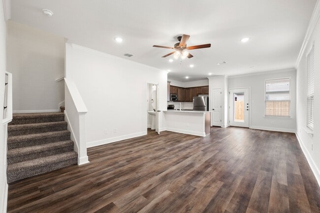 Building Photo - Like-New 3BR Duplex in Gated Community w/ Parks, Granite Kitchen & Private Yard