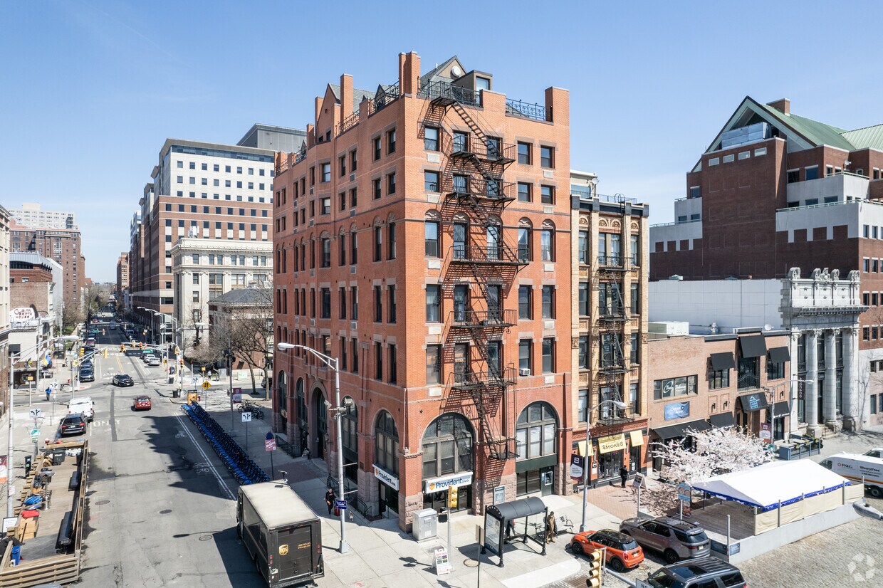 Primary Photo - 77 River St