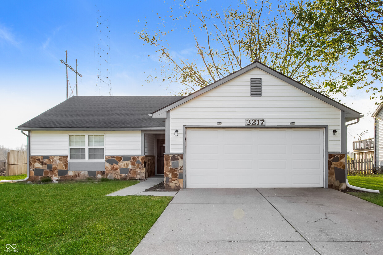 Foto principal - 3217 Cherry Lake Rd
