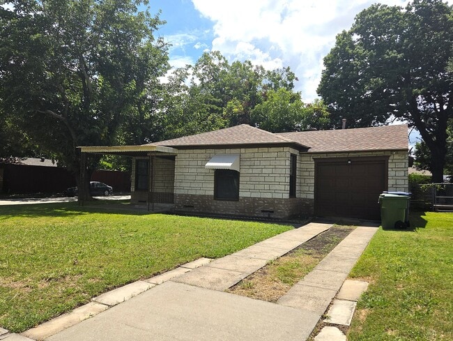 Building Photo - 1309 Shady Ln