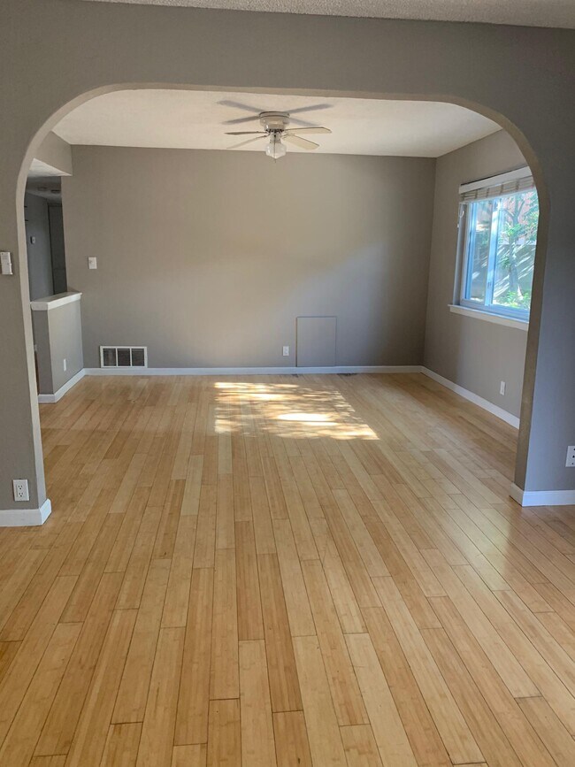 Foto del edificio - 1212 Willys Knight Dr NE