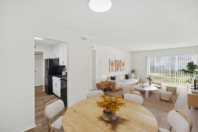 Building Photo - Costa Del Lago
