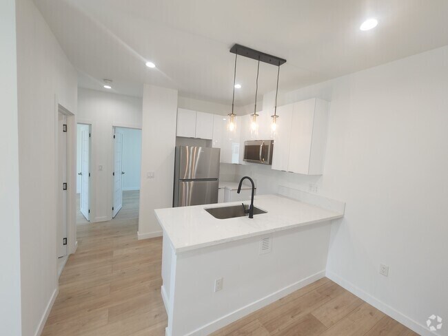 Building Photo - 10940 Oxnard St