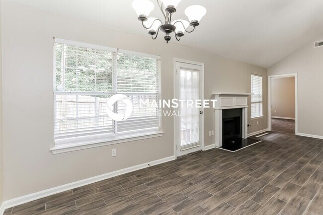 Foto del edificio - 3 Bedroom Pet-Friendly Home in Douglasville, GA with Main Street Renewal