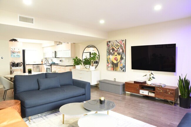 Foto del edificio - OCEAN VIEWS - 2BD/2.5BA Condo in the Heart of Oceanside