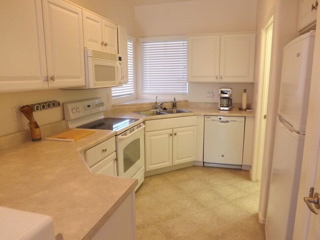 Building Photo - Furnished 1bedroom/2bath home with private...