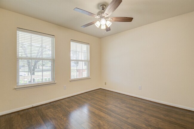 Foto del edificio - 17523 Cypress Orchard Ln