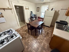 Building Photo - 2523-23B N Bremen St