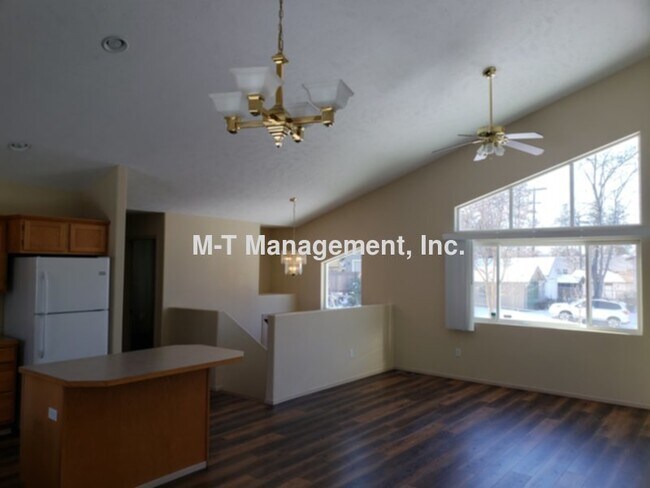 Building Photo - 1028 E 29th Ave