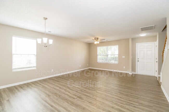 Building Photo - 4076 Clovelly Dr