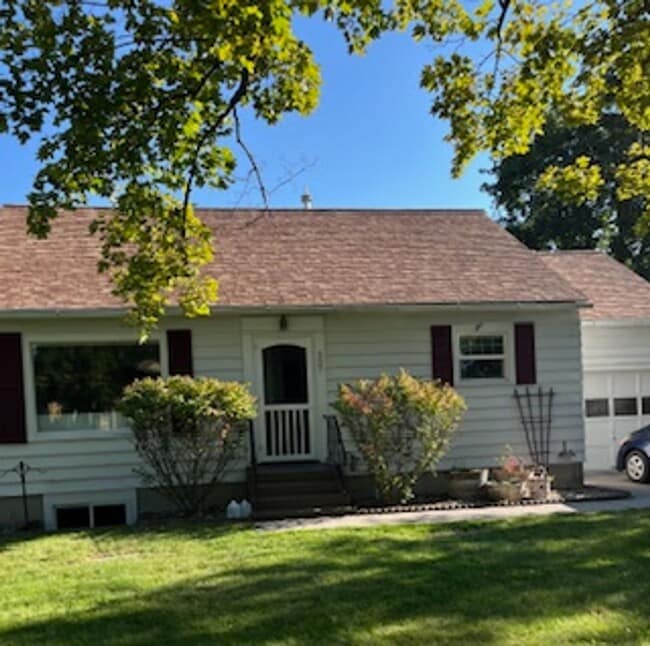 Building Photo - Beautiful Home in a Great Neighborhood.