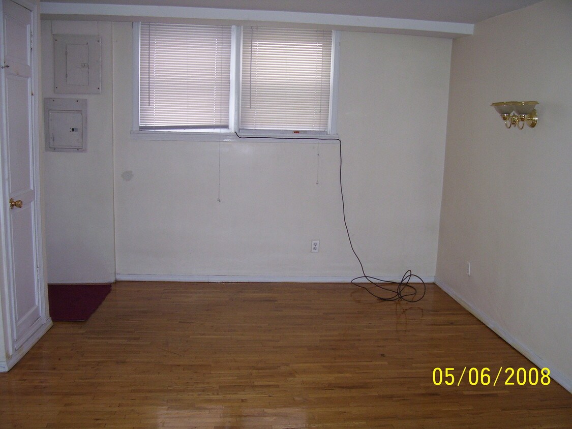 Primary Photo - 107-02 Van Wyck Expy