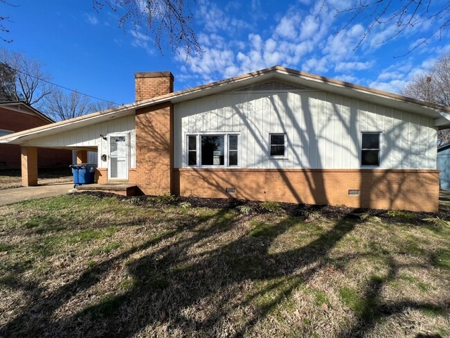 Building Photo - Quaint 3 Bedroom 1 Bath Home in Martin, TN