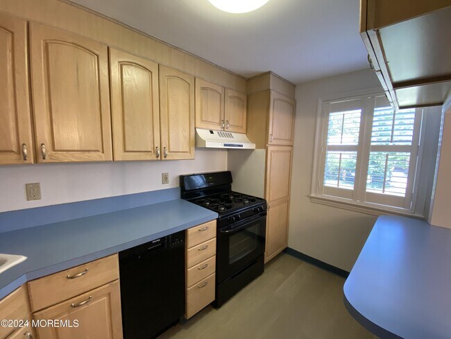 Building Photo - 127 Manor Dr