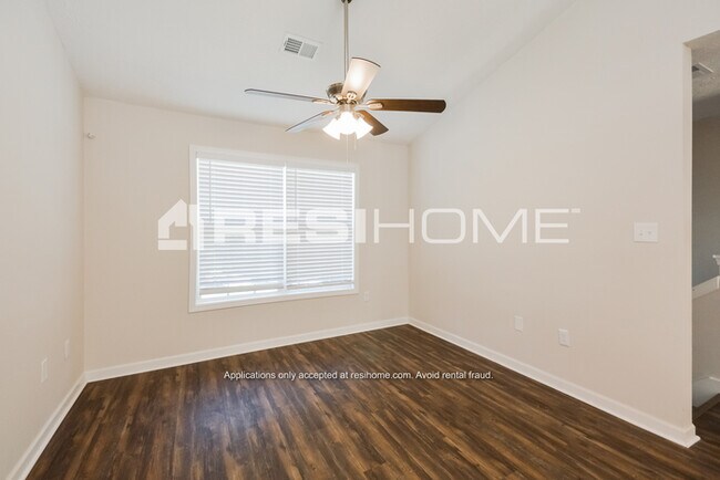 Building Photo - 9119 Jefferson Village Dr