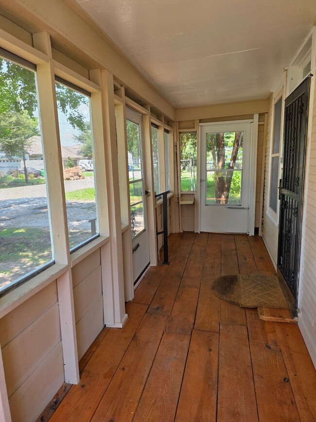 Building Photo - 8133 Brandon St