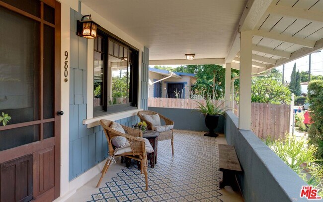 Building Photo - 980 Manzanita St