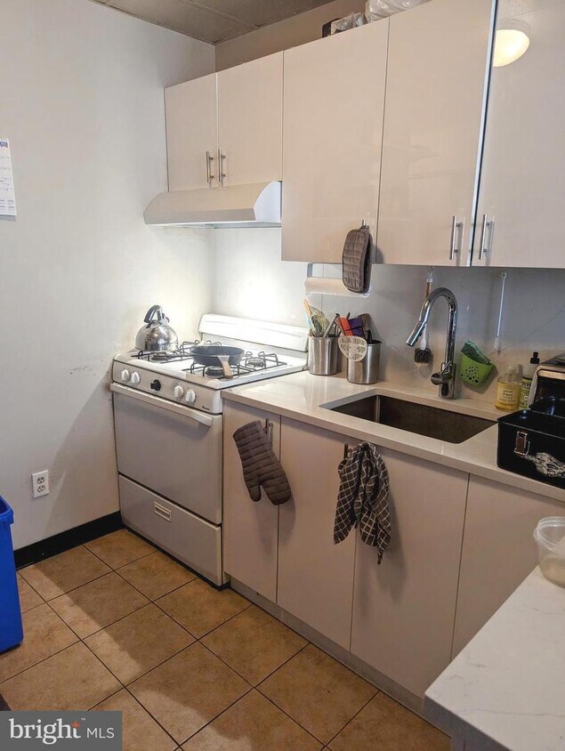 813 W Porter St Unit 1, Philadelphia, PA 19148 Apartment for Rent in
