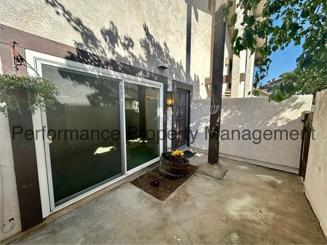 Building Photo - Charming 2 Bed/1 Bath Westchester Condo w/...