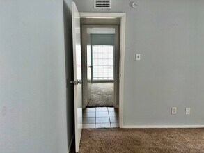 Building Photo - 12500 Sandpiper Dr