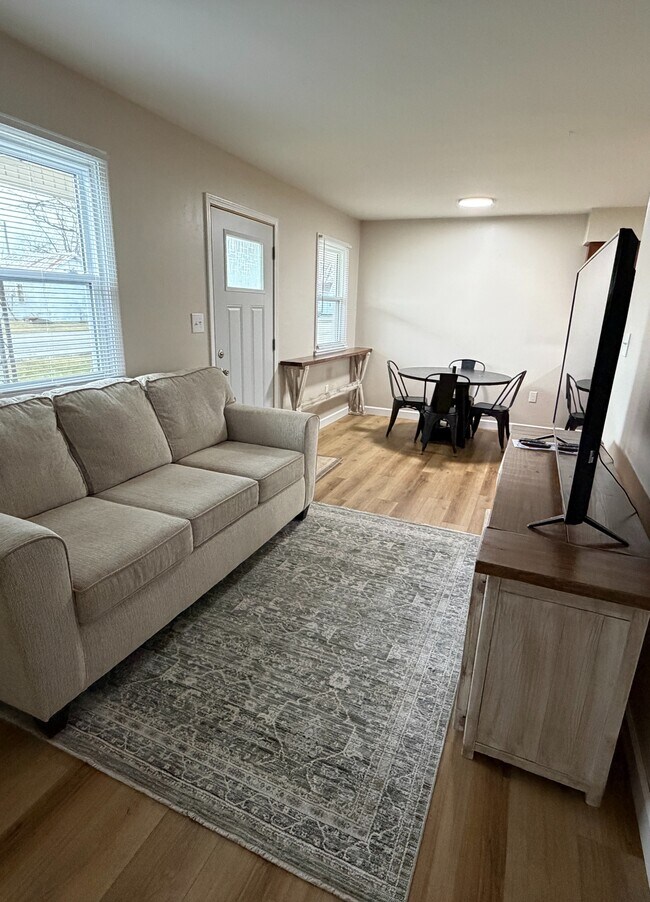 Building Photo - 583 Blackstone St