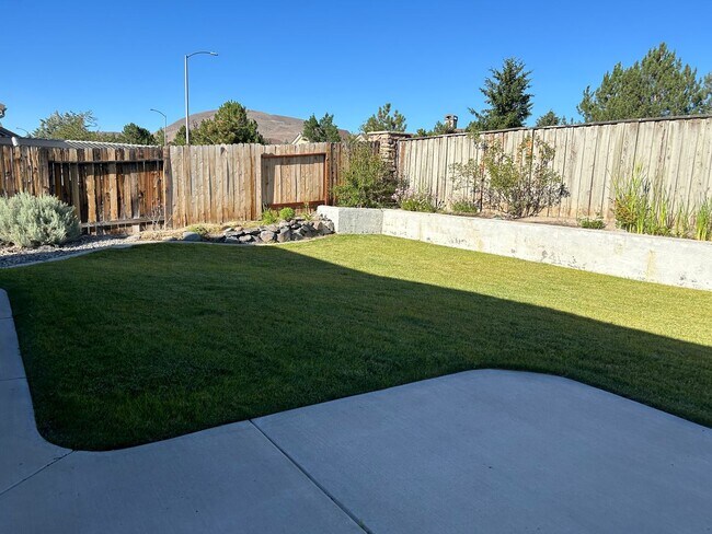 Foto del edificio - Beautiful single story home in South Reno
