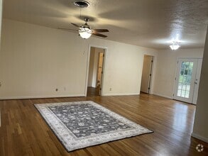 Building Photo - 1503 Oakwood Dr