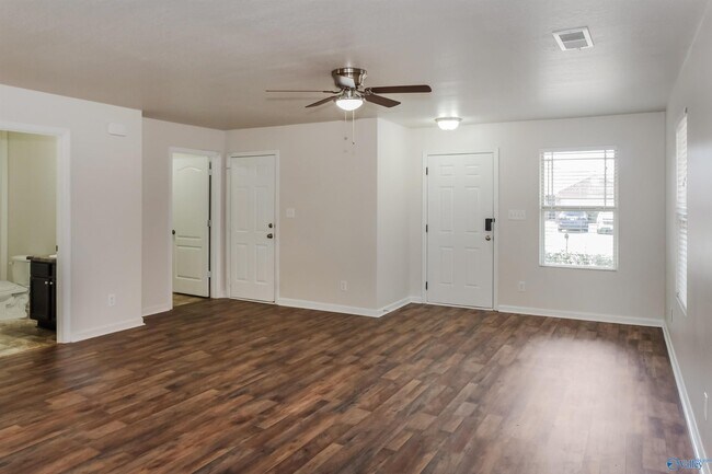 Foto del edificio - 119 Darrow Creek Dr