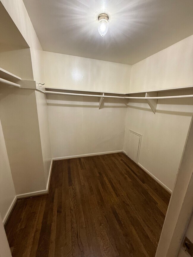 Foto del edificio - 7301 Calder Dr