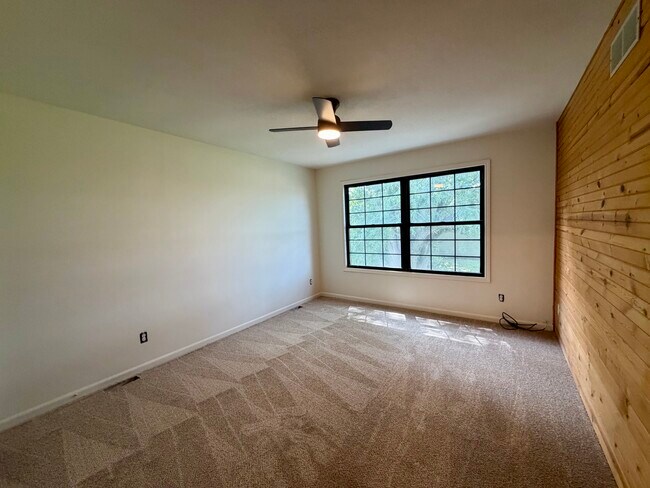 3 Bed Unit - Upstairs Bed - 2901 University Dr