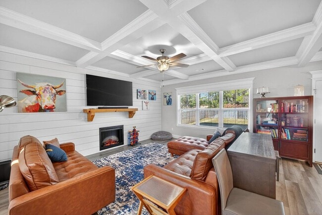 Foto del edificio - 6071 Big Pond Trl