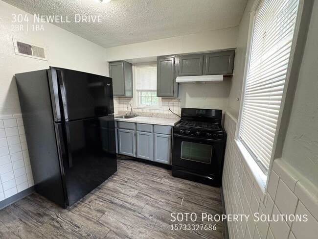 Building Photo - 304 Newell Dr