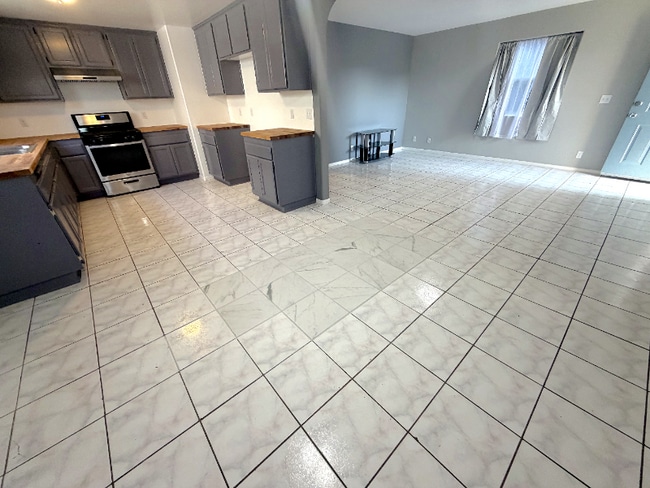 Photo - 1503 W Adams Blvd Townhome