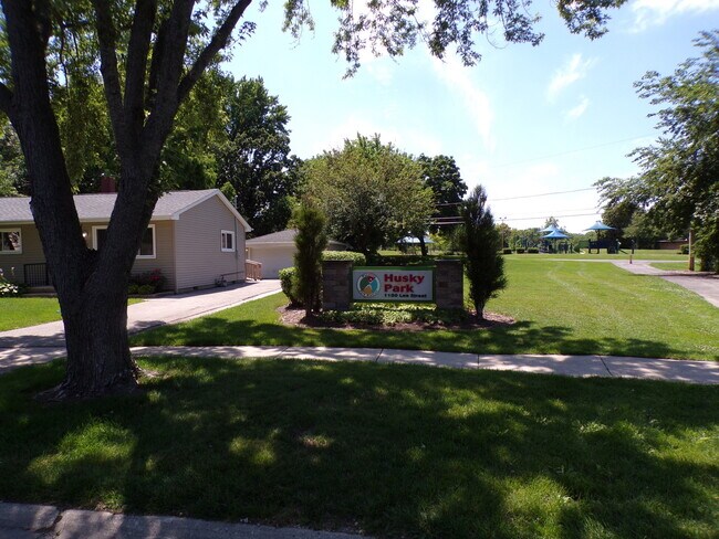 Building Photo - 236 W Norman Ln