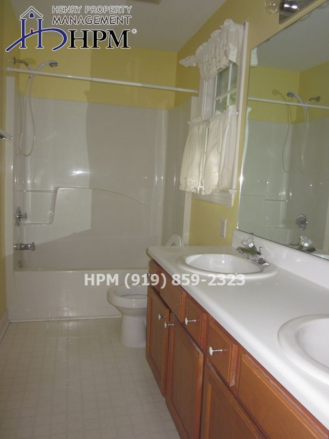 Building Photo - 102 Cary Pines Dr