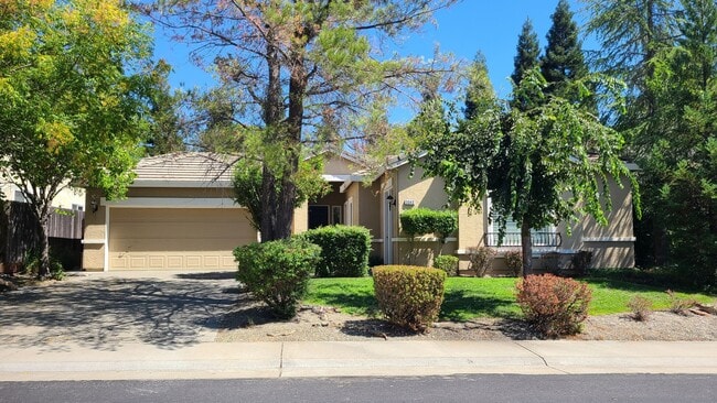 Building Photo - Single Story, Possible Inlaw or Great Home...