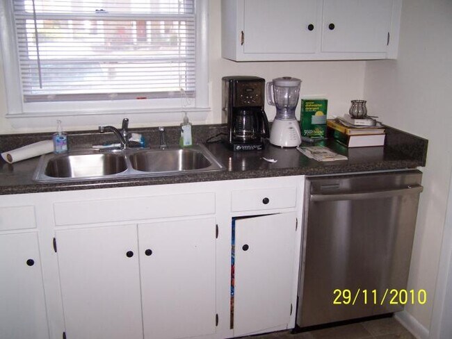 Foto del edificio - 575 Winding Creek Rd