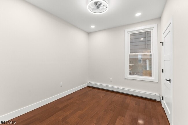 Foto del edificio - 633 Lafayette Ave