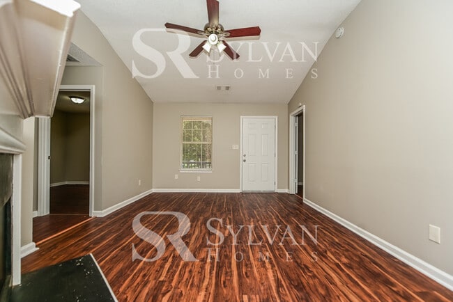 Building Photo - Enjoy one-level living in this 3 bedroom, ...