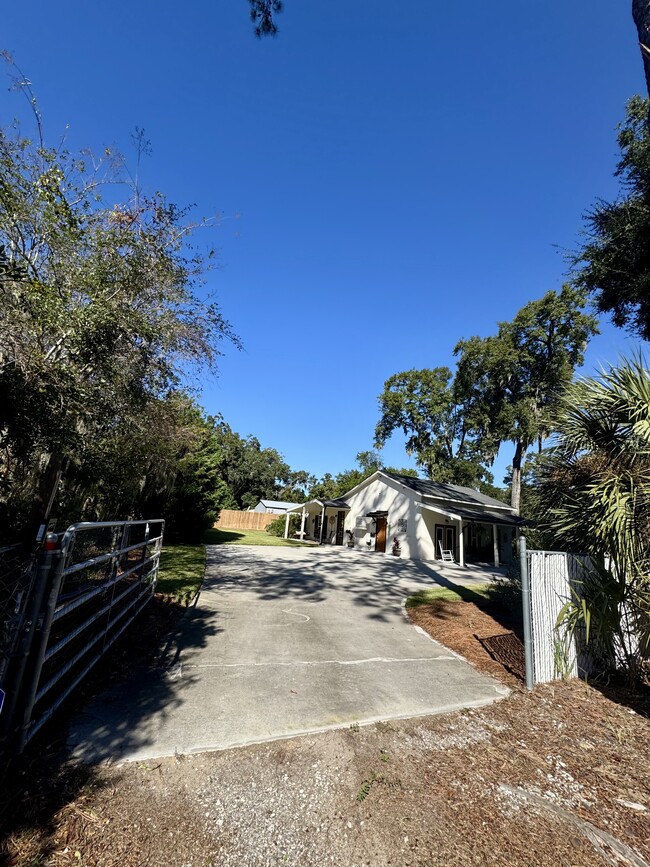 Building Photo - 3 Lang St