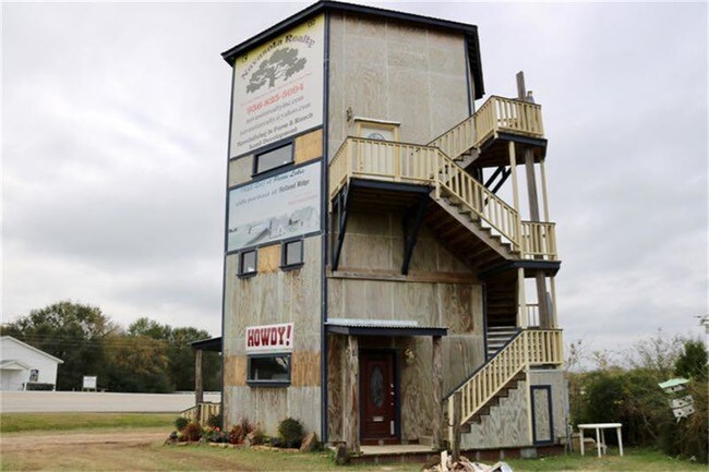 Building Photo - 6747 Highway 105 E