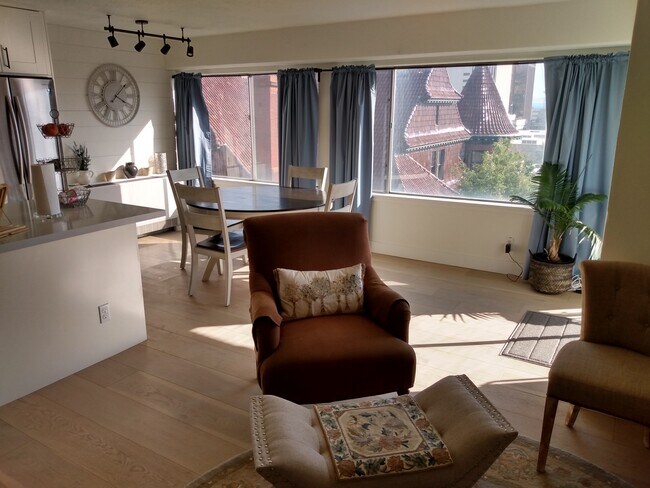 Foto del edificio - 8 E Hillside Ave