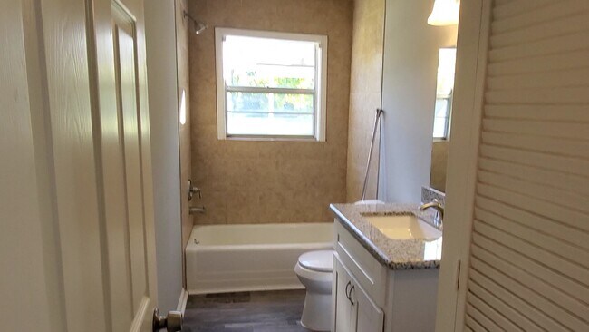 GUEST BATHROOM - 2416 Jackson