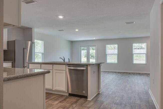 Foto del edificio - 5719 Guinevere Ln